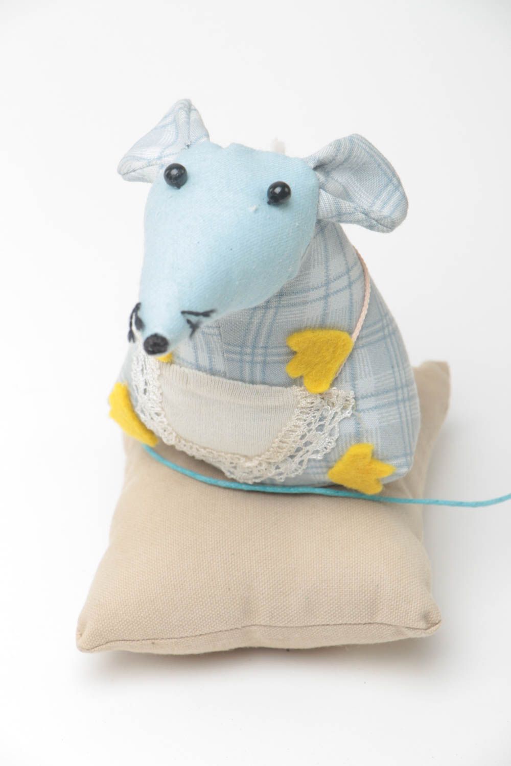 Мягкая игрушка крыска на подушке из ткани ручной работы милая в голубых тонах фото 2