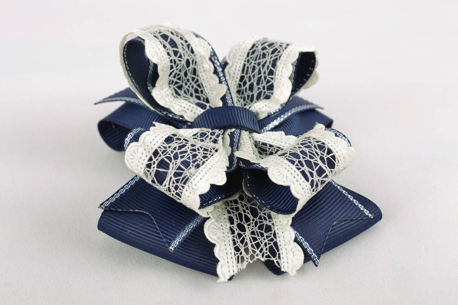 Hair clip with bow made of blue rep ribbon with lace photo 4