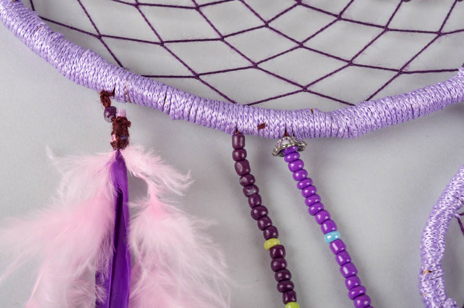 Фиолетовая подвеска для интерьера в виде Ловца Снов ручной работы большая фото 4