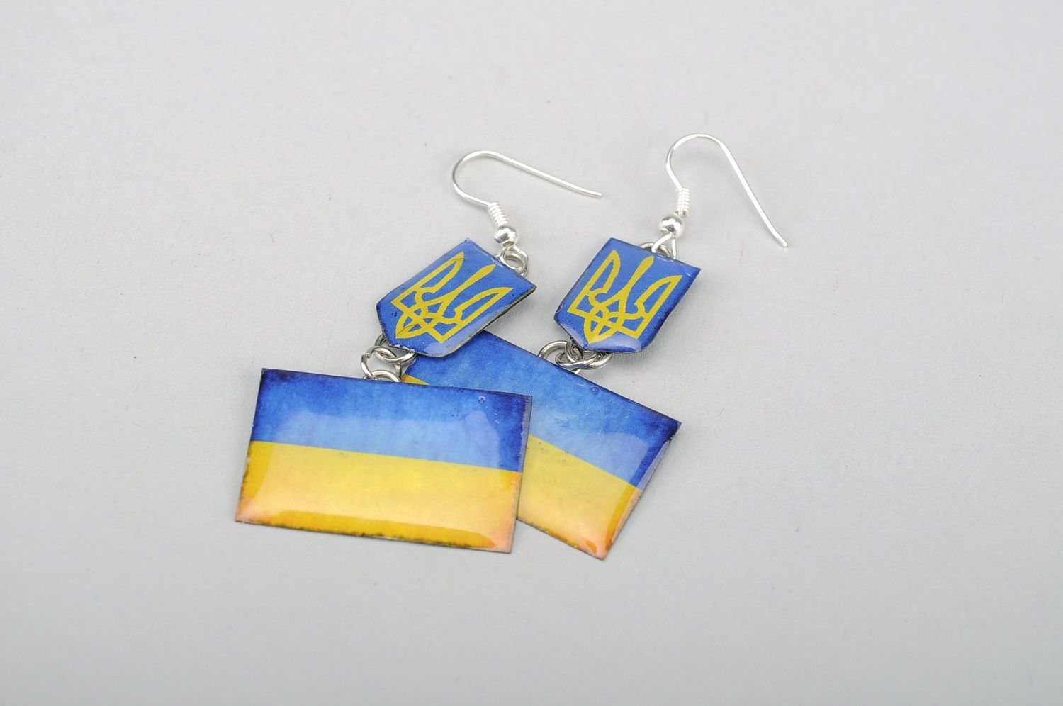 Boucles d'oreilles avec trident et drapeau ukrainiens photo 3