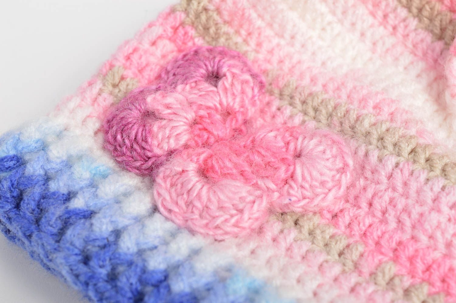 Bonnet tricot fait main Chapeau au crochet laine acrylique Vêtement fille design photo 5