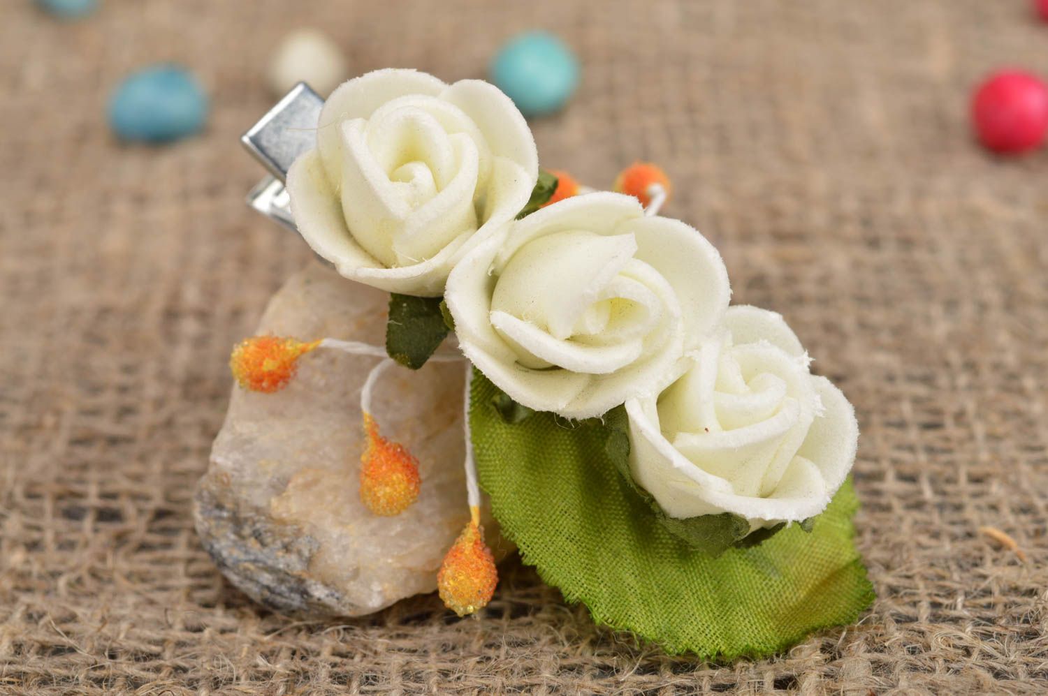 Kleine handgemachte Blumen Haarklammer für Kinder Rosen in Weiß und Grün foto 1