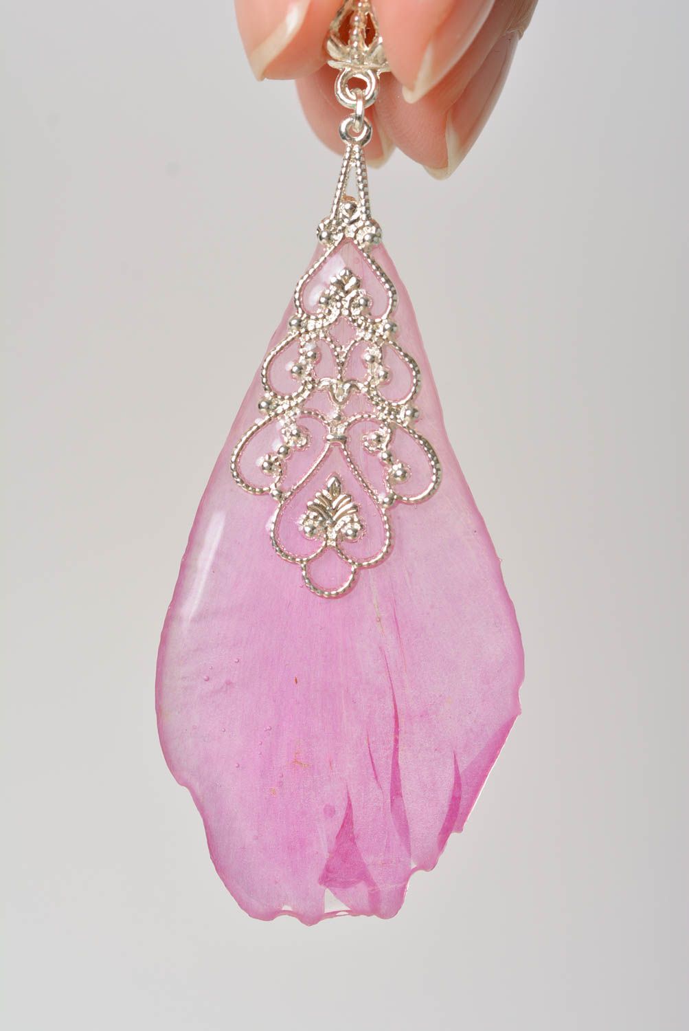 Beautiful pink handmade designer neck pendant with real flowers and epoxy  photo 2