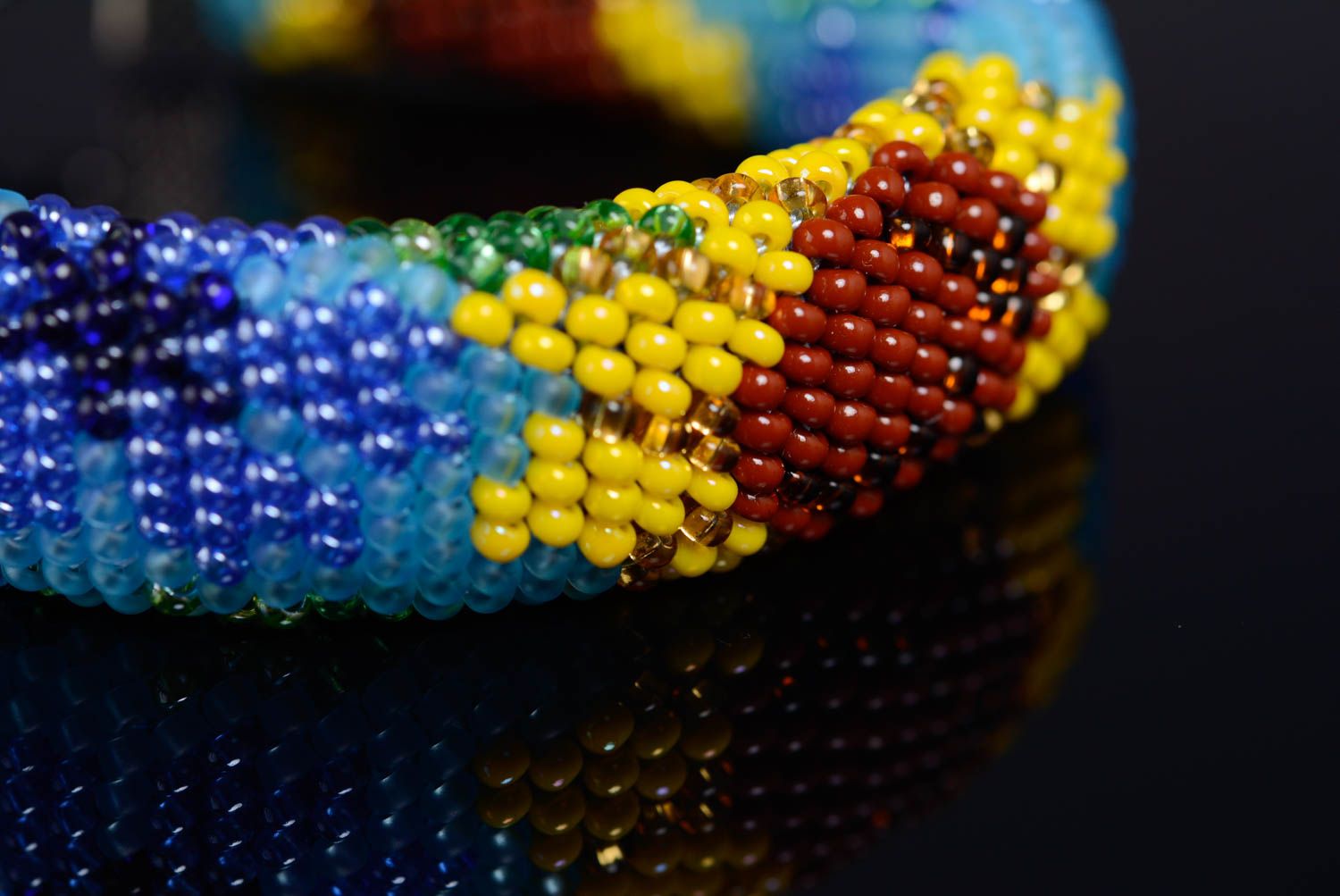 Buntes schönes Schlauch Armband aus Rocailles mit Blumen Handarbeit blau gelb foto 3