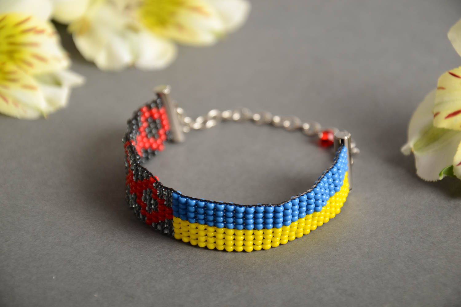 Bracelet en perles de rocaille multicolore fait main tissé design original photo 1