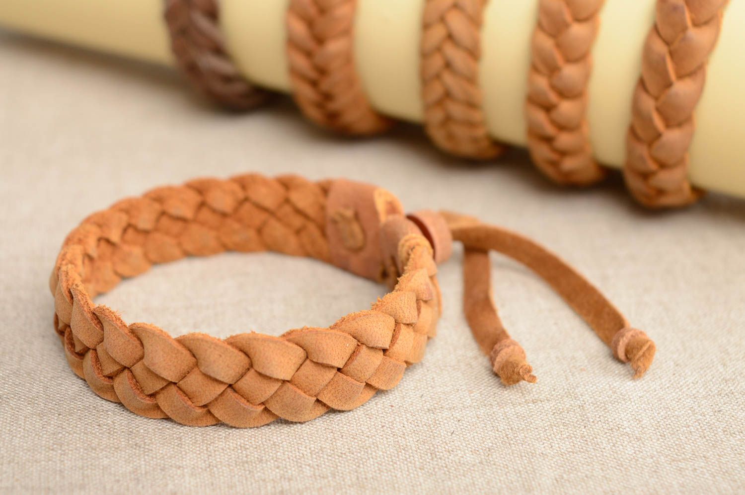 Brown woven leather bracelet photo 2