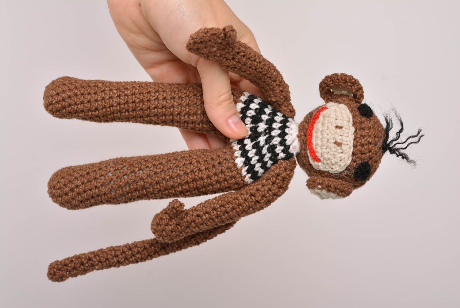 Детская игрушка хенд мейд мягкая игрушка обезьянка коричневая игрушка крючком фото 5