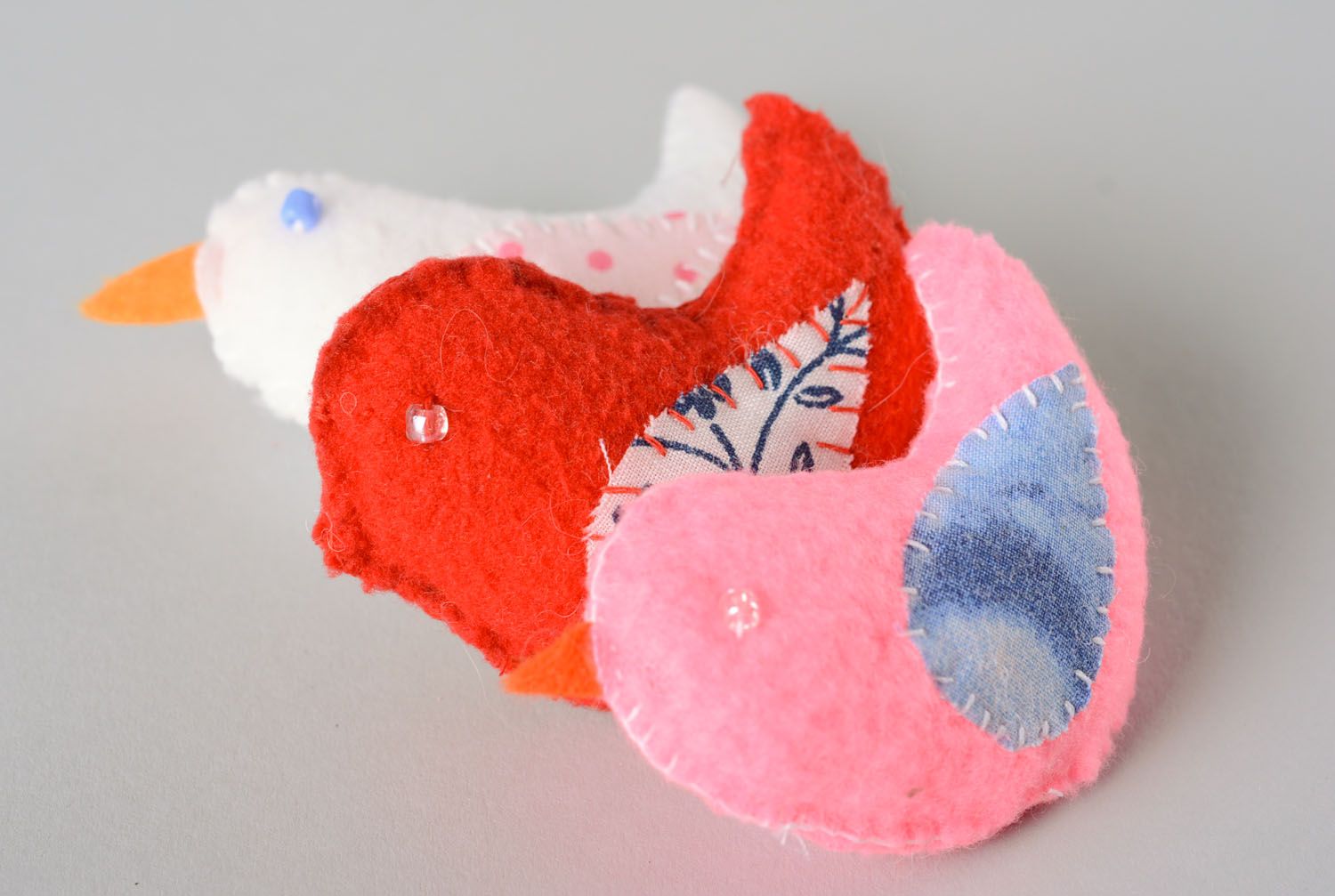 Ensemble des jouets oiseaux en tissu faits main aromatisés rose rouge et blanc photo 1