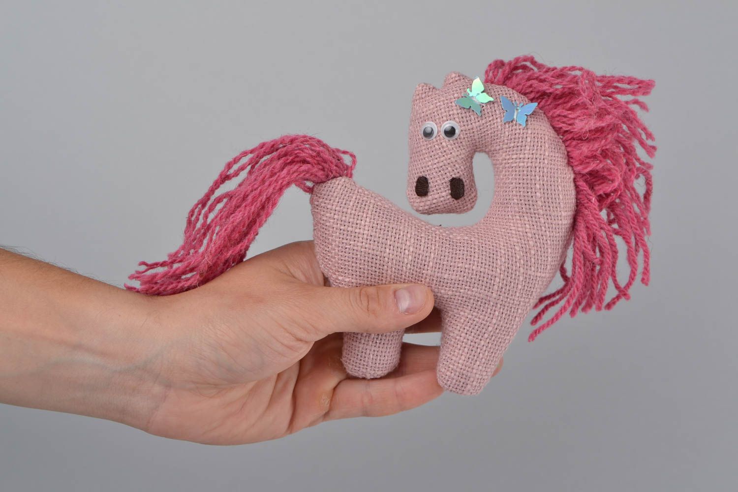 Игрушка из ткани в виде лошади розового цвета небольшая для детей ручная работа фото 2
