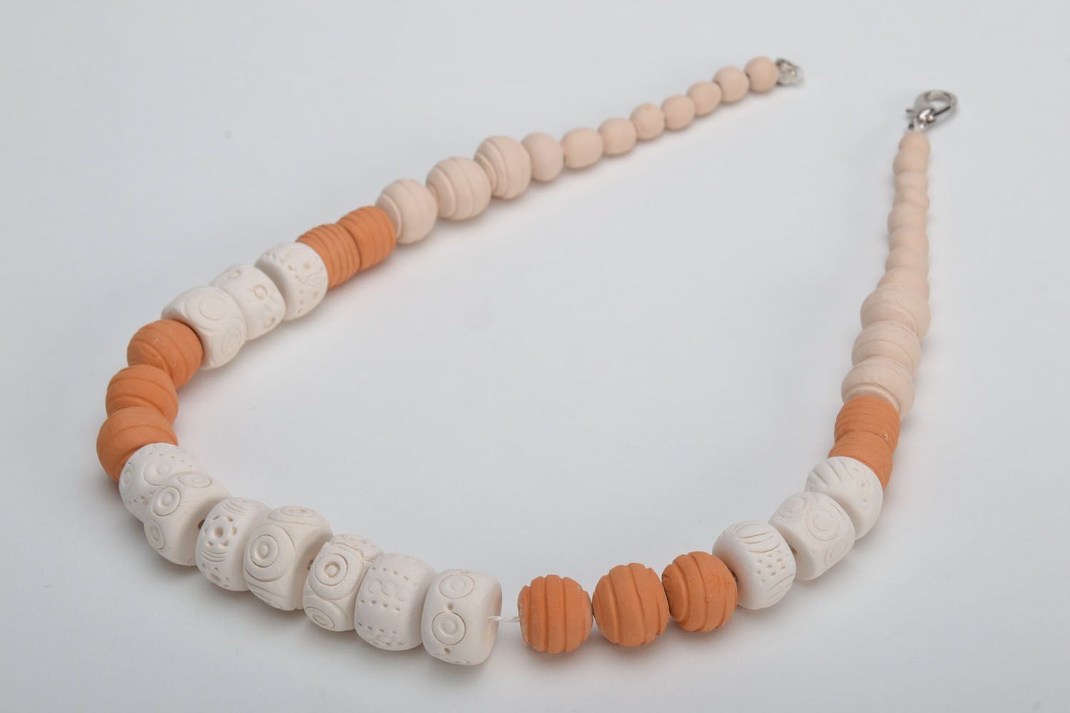 Clay bead necklace in ethnic style photo 4