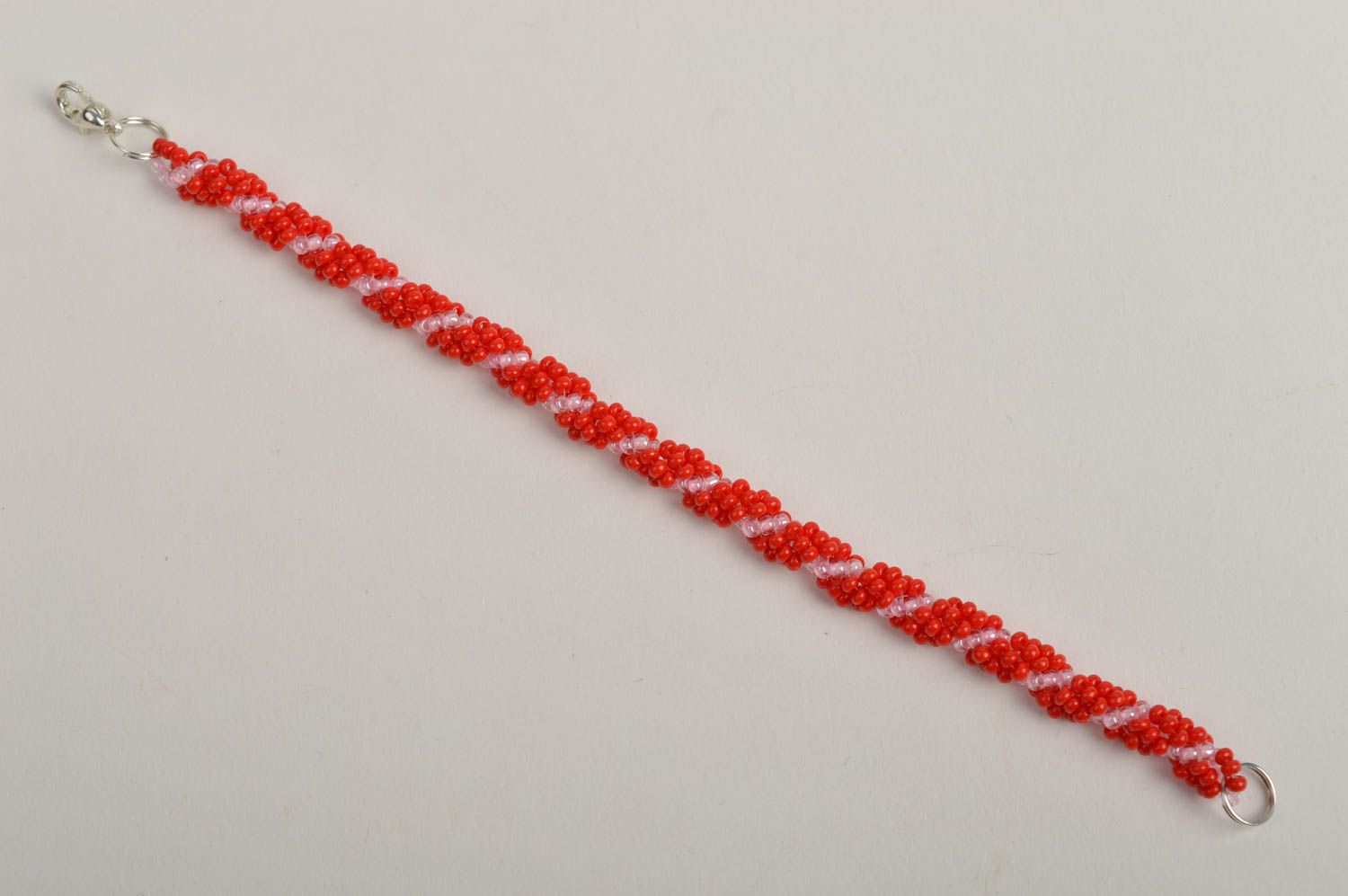 Bracelet fin Bijou fait main rouge en perles de rocaille Cadeau enfant photo 3