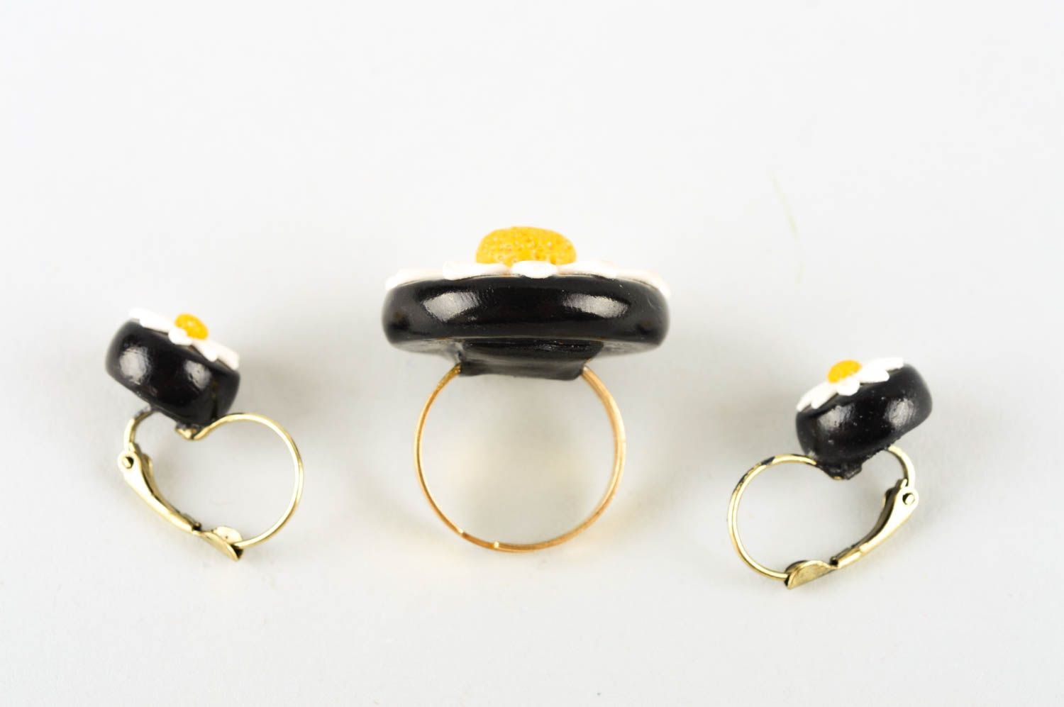 Mode Accessoires handmade Ring am Finger stilvoll Modeschmuck Ohrringe schön foto 3