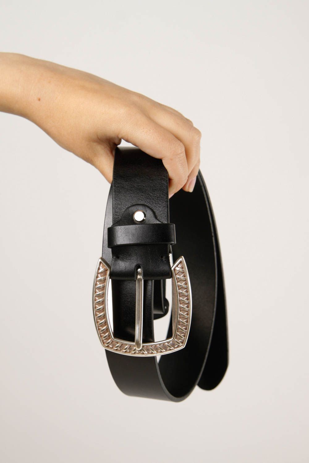 Cinturón de piel hecho a mano color negro accesorio de moda regalo para hombre foto 2