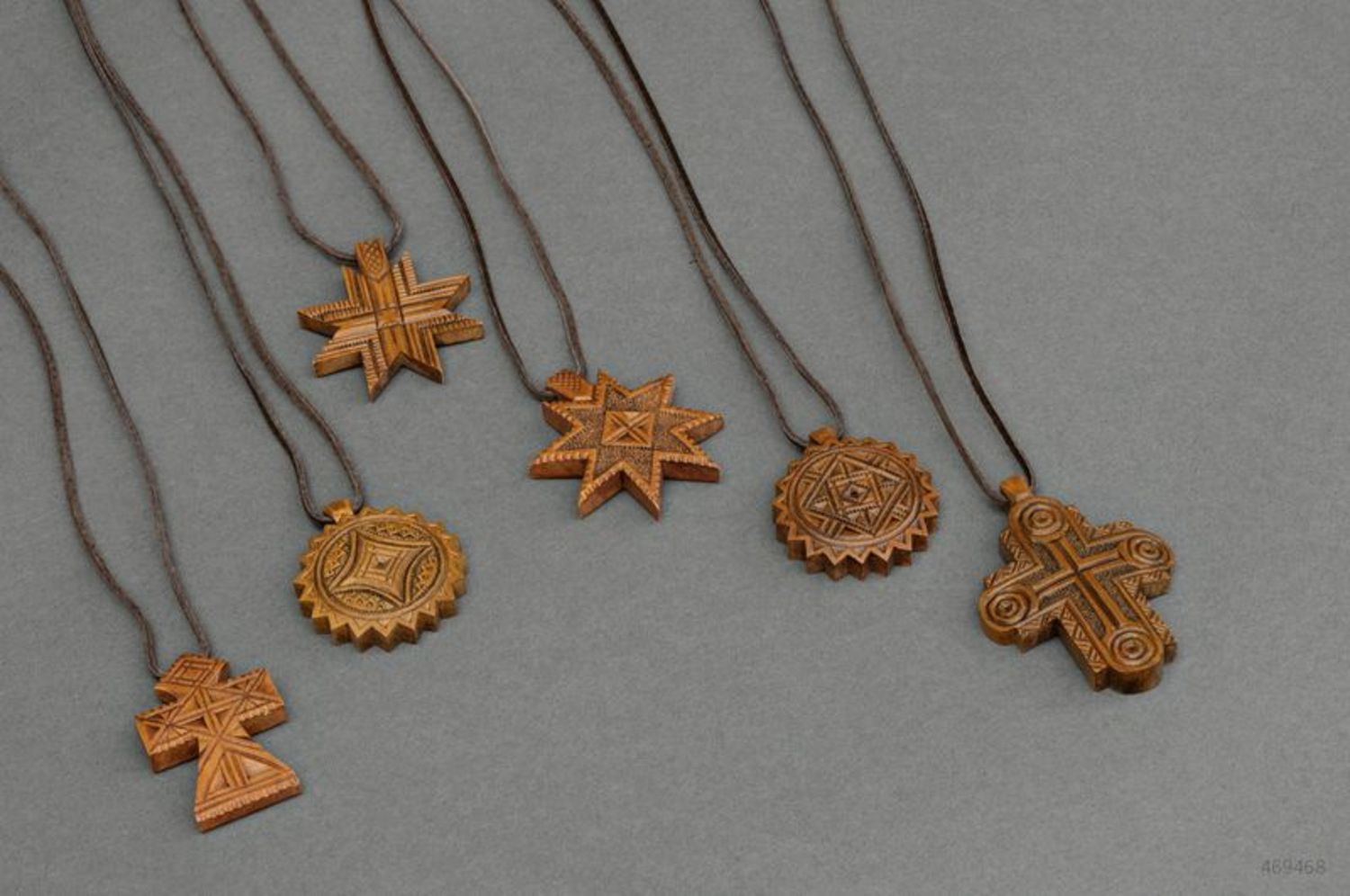 Croce stella di legno da collo fatta a mano Croce intagliata in legno  
 foto 4