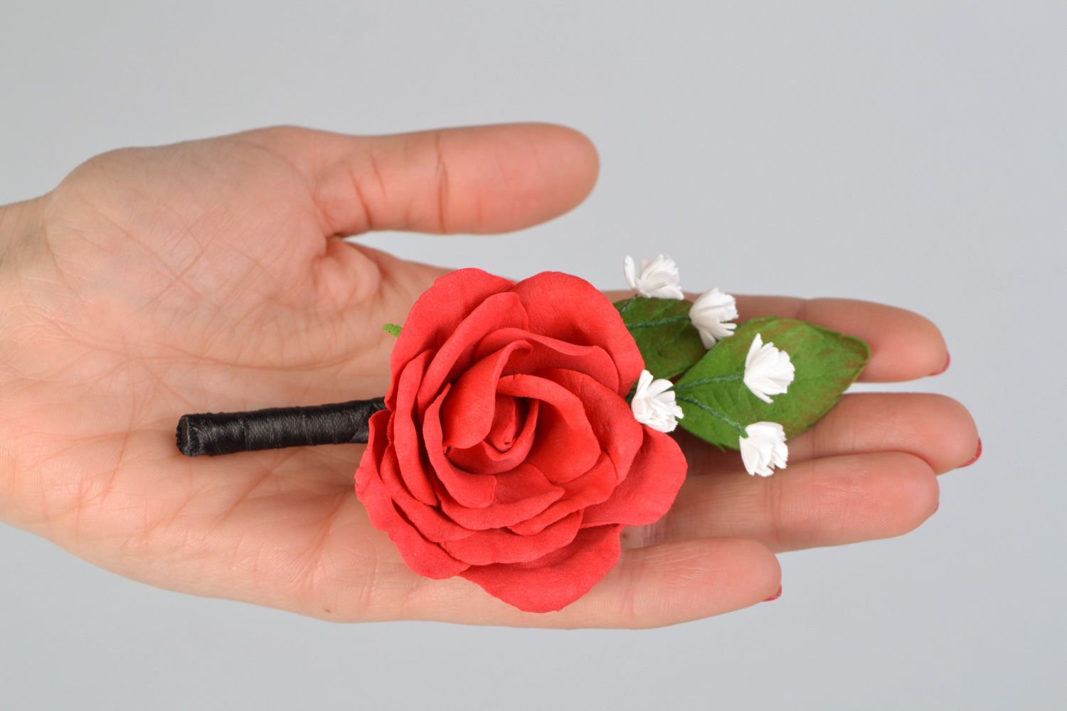 Jolie boutonnière artisanale faite main rose rouge accessoire pour mariage photo 2