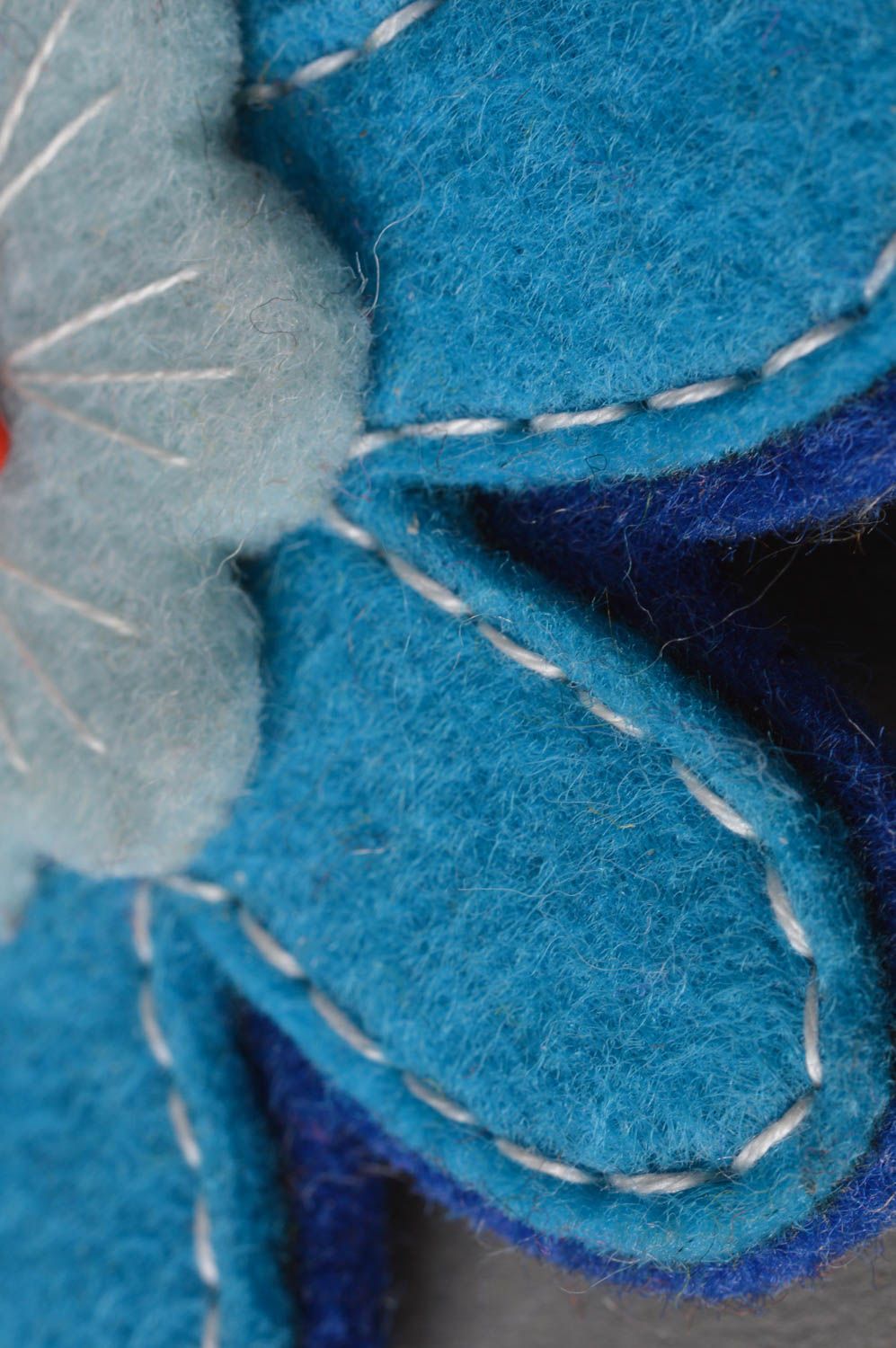 Broche textile originale faite main en feutre pour femme en forme de fleur bleue photo 2