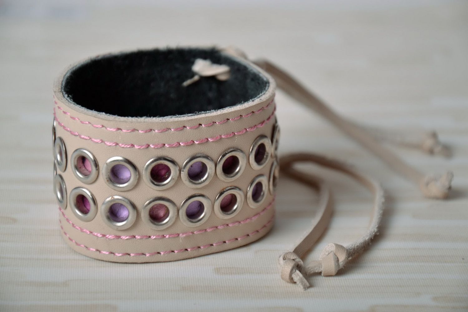 Beige leather bracelet with rivets photo 1