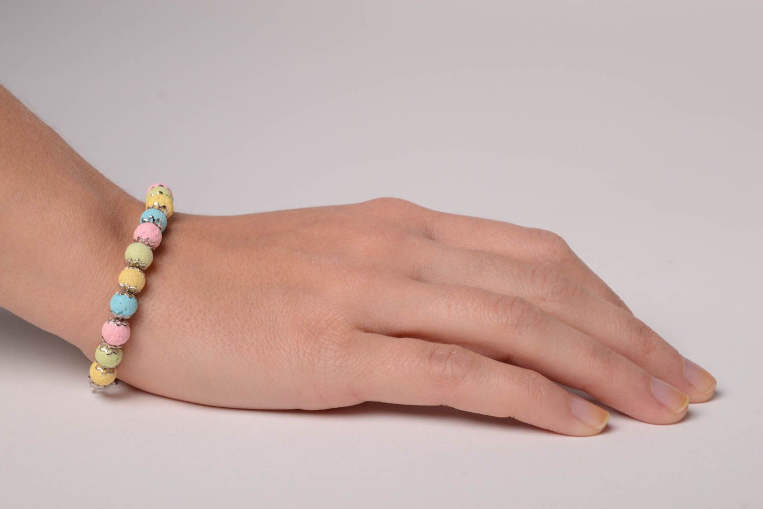 Разноцветный браслет ручной работы браслет из полимерной глины подарок девушке фото 3