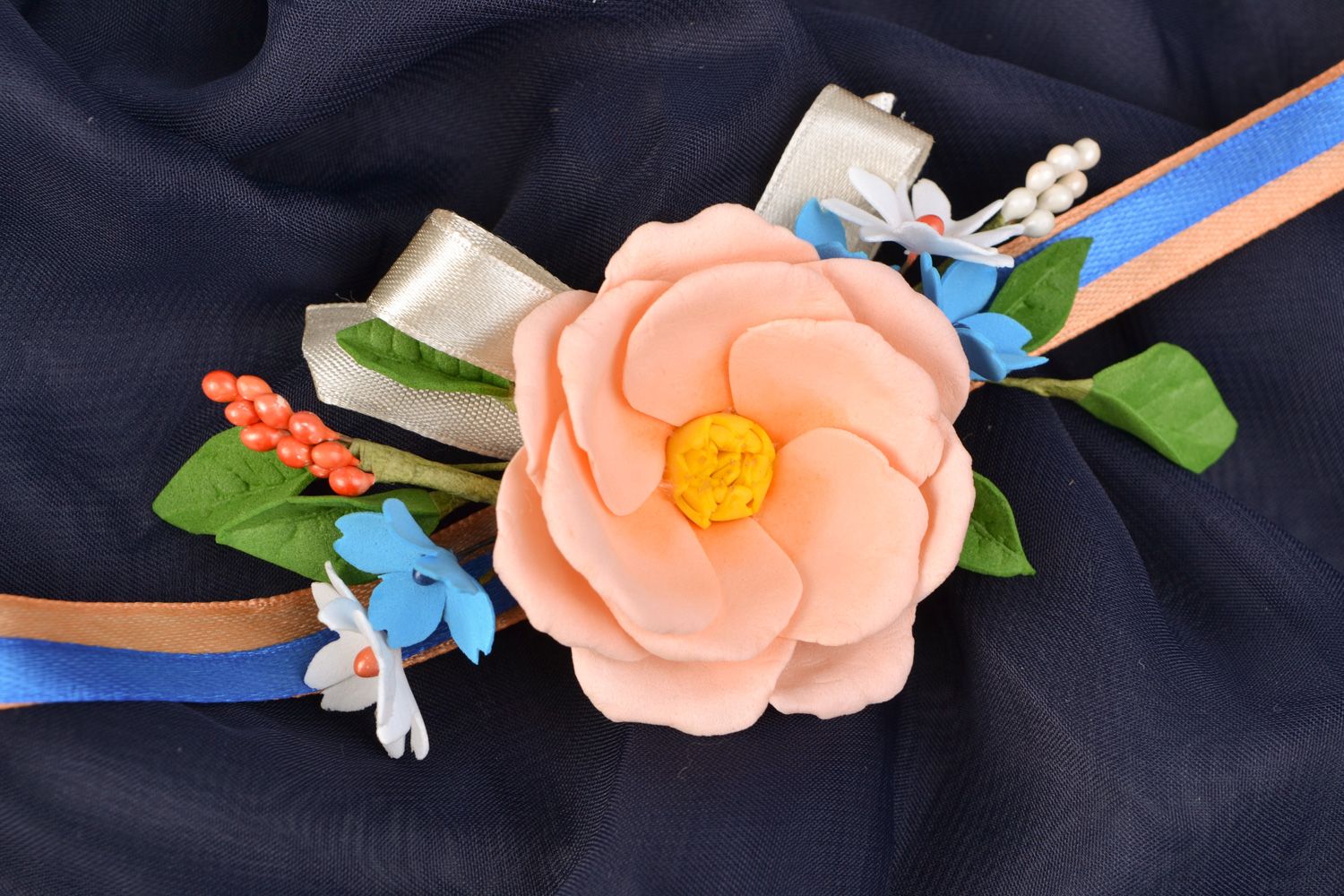 Pulsera para dama de honor hecha a mano de cintas de raso y flores de goma EVA   foto 1