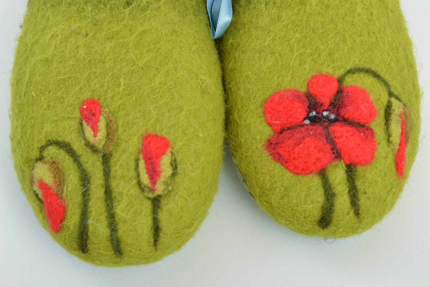 Chaussons en laine feutrée verts faits main à motif floral originaux pour femme photo 3
