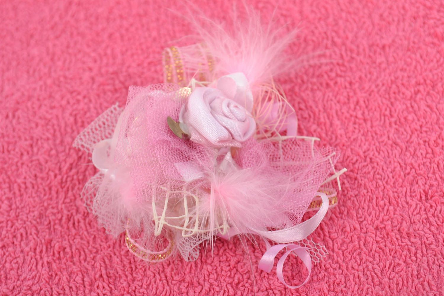 Fleur pour barrette à cheveux rose avec rubans faite main originale jolie photo 1