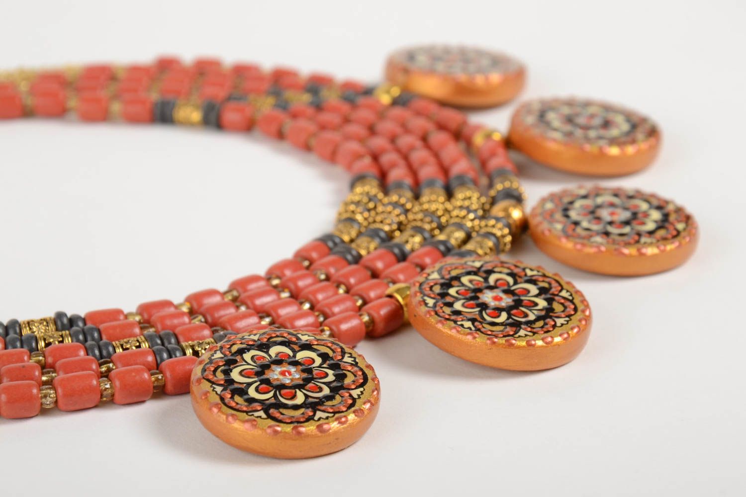 Колье из бусин керамика и кораллов длинное красное цветное этно стиль хэнд мейд фото 3