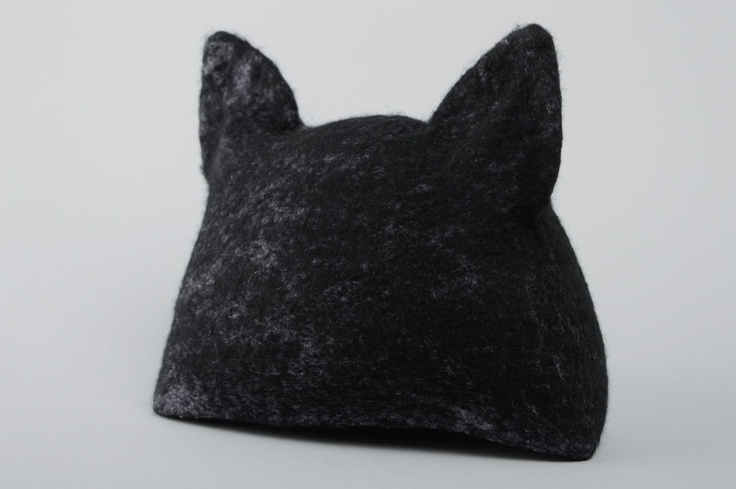 Bonnet en laine noir avec oreilles de chat photo 1