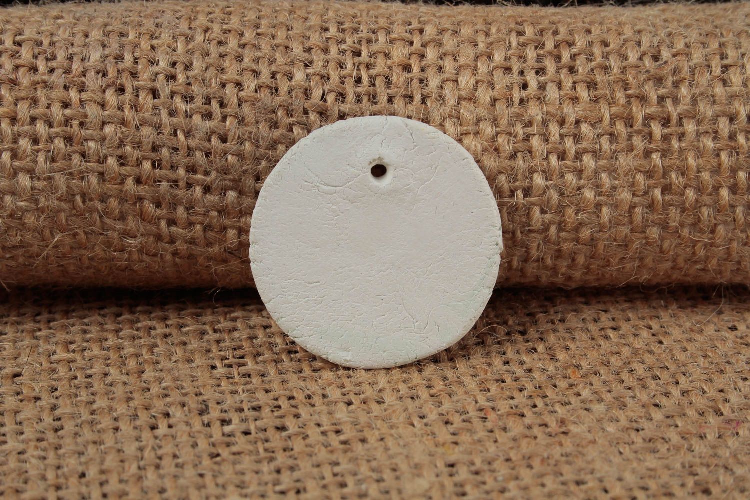 Кулон из пластики украшение ручной работы подвеска из пластики круглая с узорами фото 3
