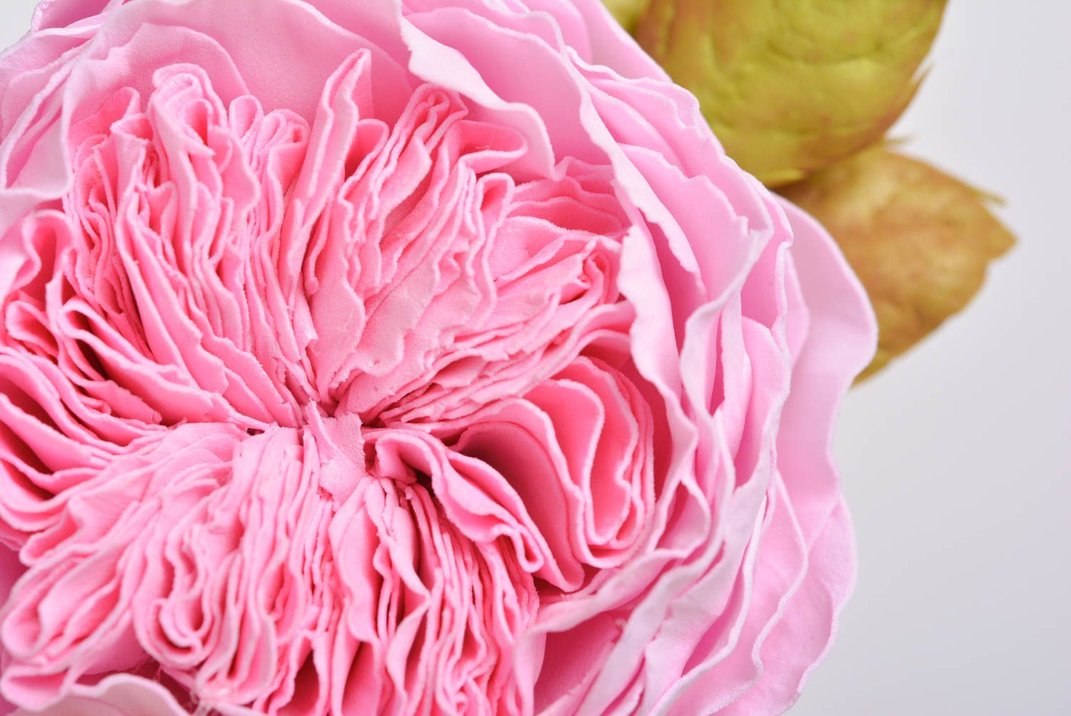 Розовая заколка из фоамирана ручной работы красивая авторская большая женская фото 2