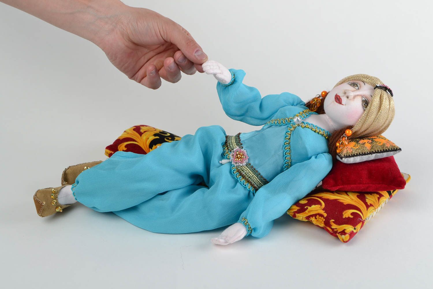 Originelle weiche Interier Puppe aus Textil zum Spielen künstlerische Handarbeit foto 2
