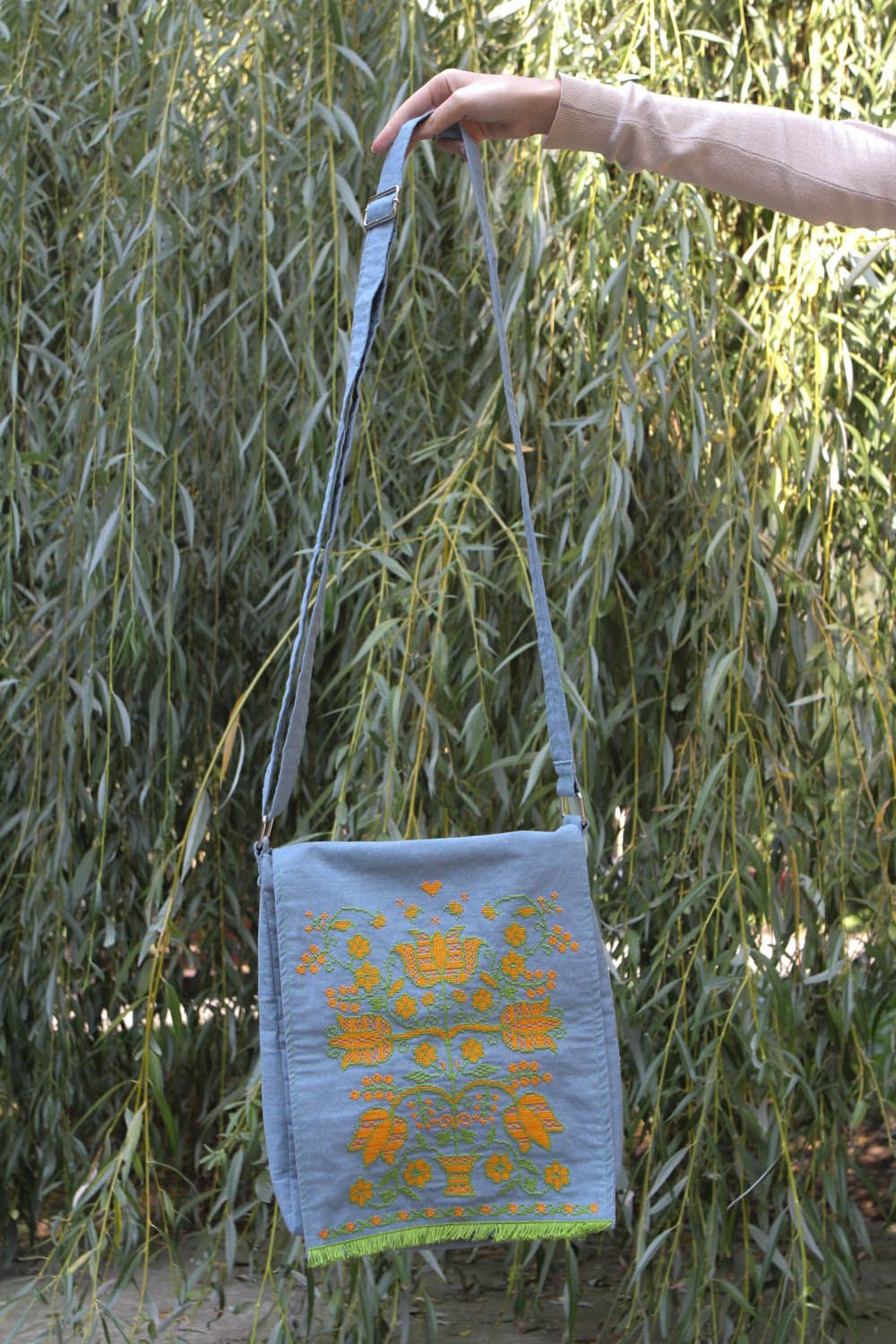 Embroidered bag photo 2