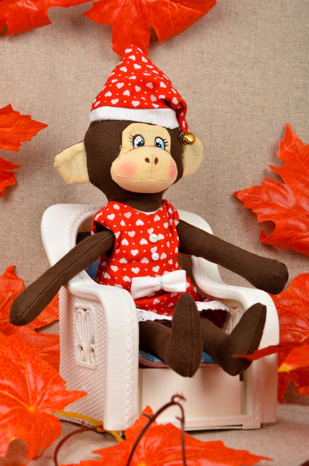Muñeca artesanal juguete para niño decoración de casa Mono con gorro y vestido  foto 1