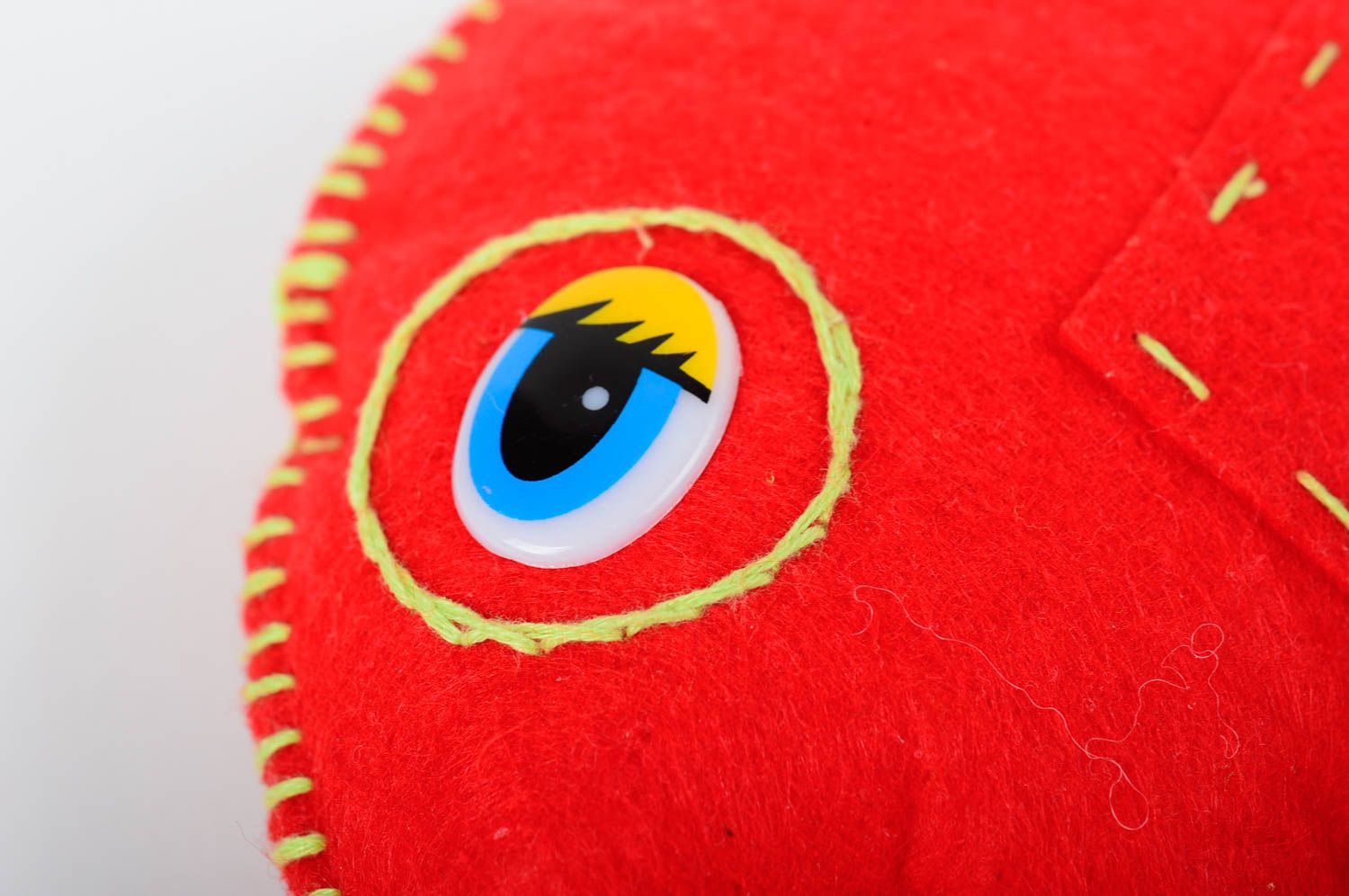 Детская мягкая игрушка подвеска пошитая из фетра вручную красного цвета слон  фото 3