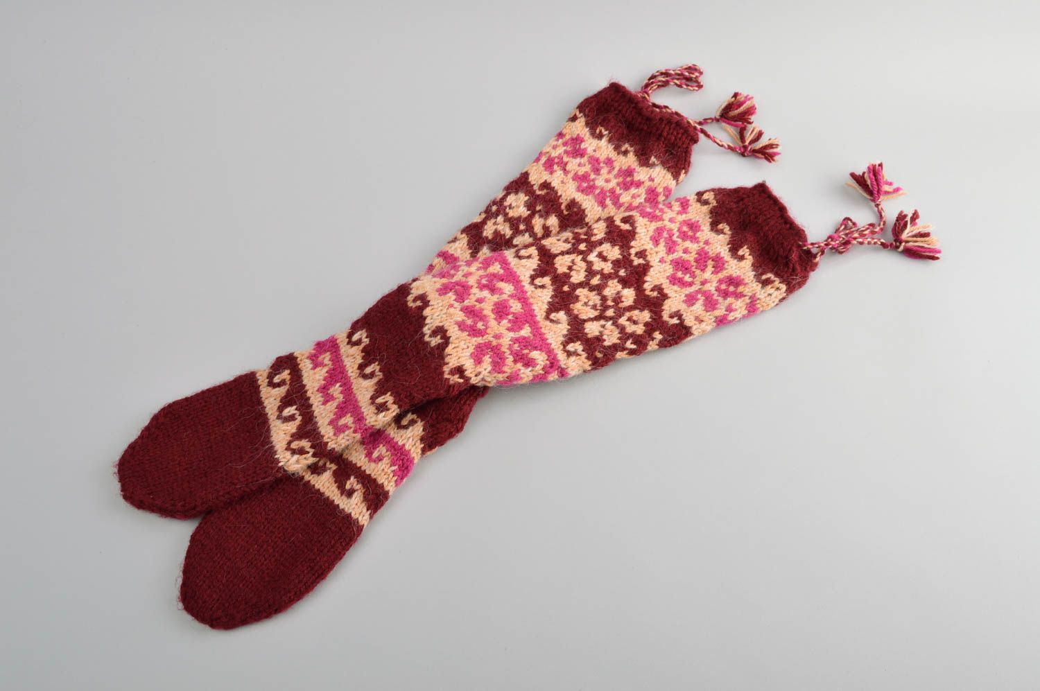 Chaussettes en laine femme faites main bordeaux à motifs Vêtements hiver femme photo 4