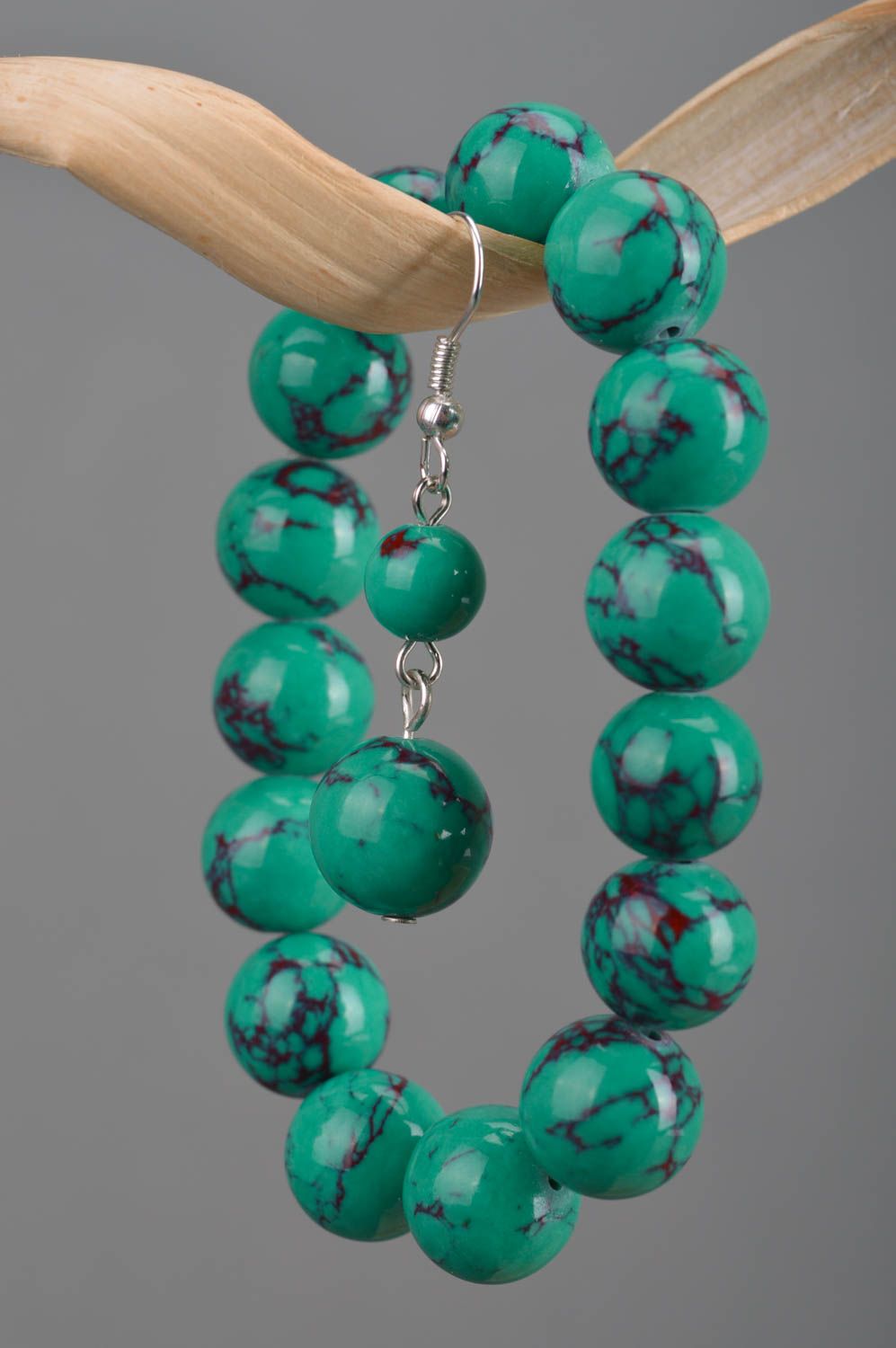 Комплект украшений серьги и браслет из бусинок изумрудного цвета хэнд мэйд фото 3