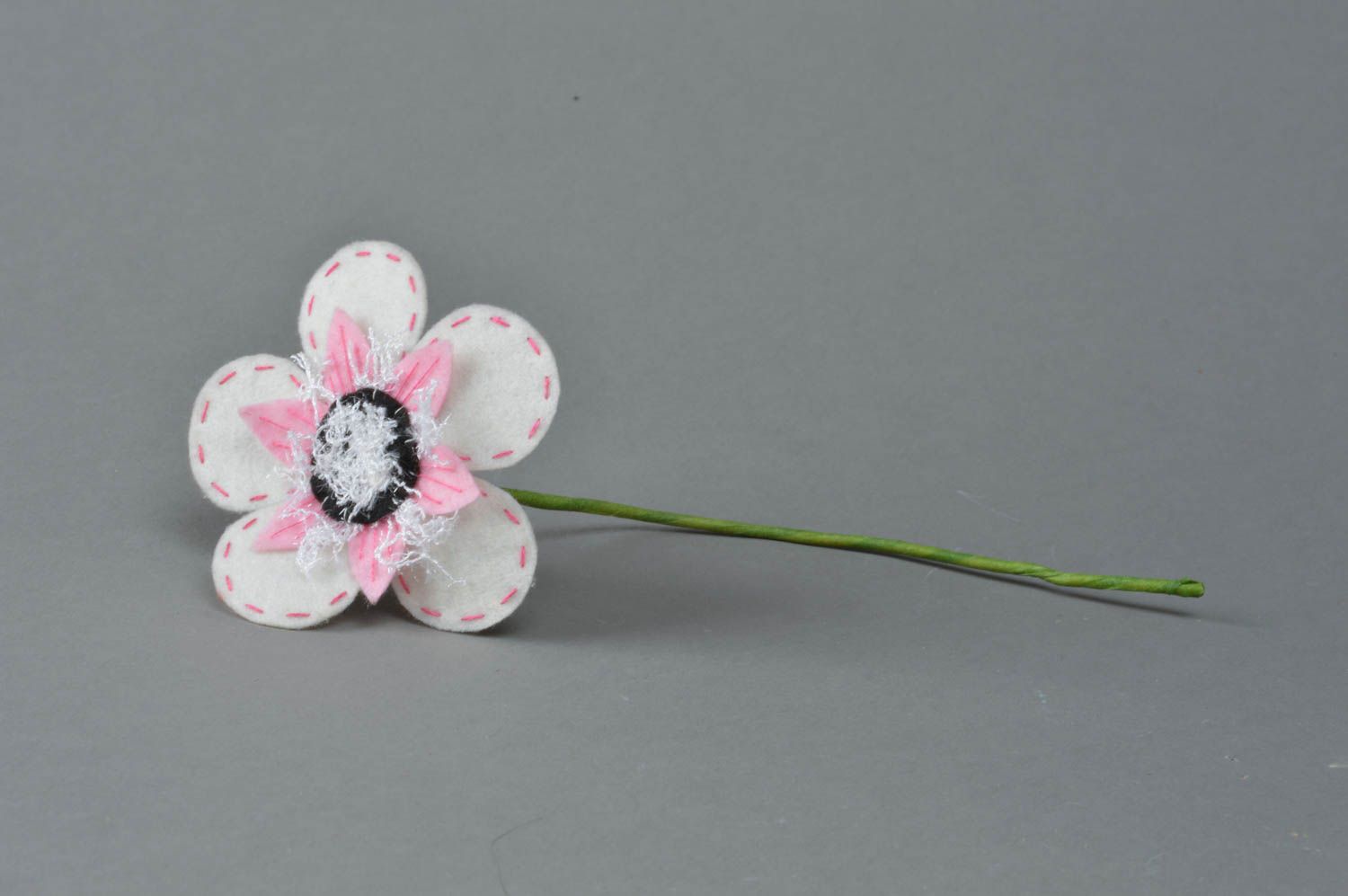 Schöne weiße Deko Blume aus Filz für Haus Dekoration künstlerische Handarbeit foto 1