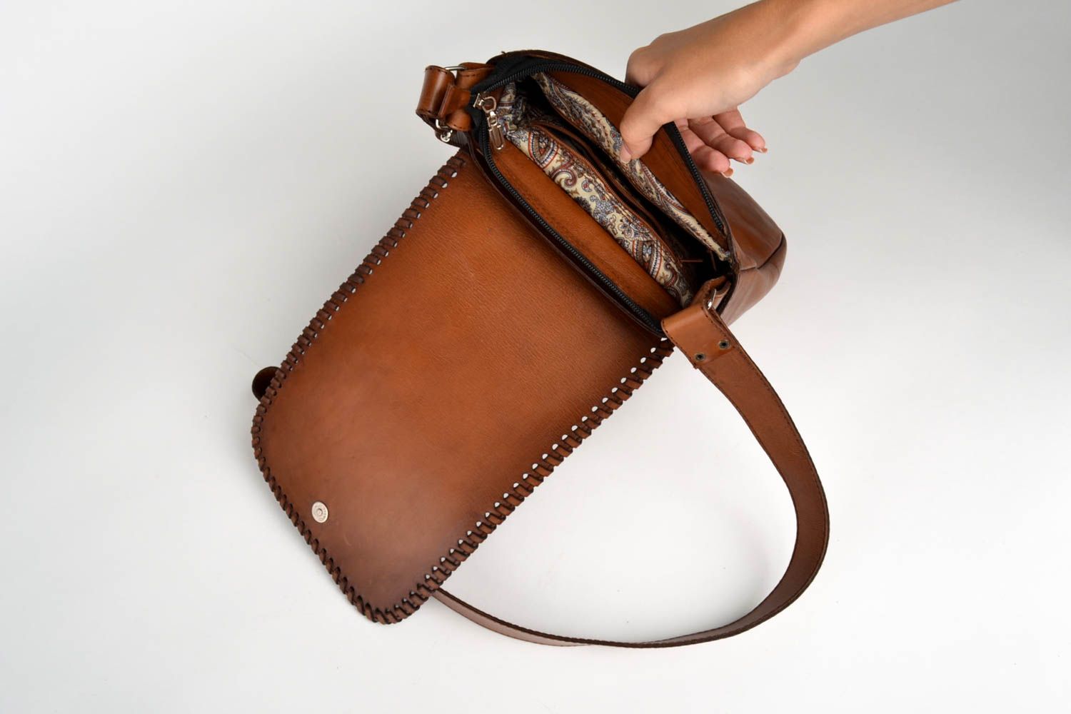 Сумка ручной работы кожаная сумка с рисунком коричневая сумка через плечо фото 4