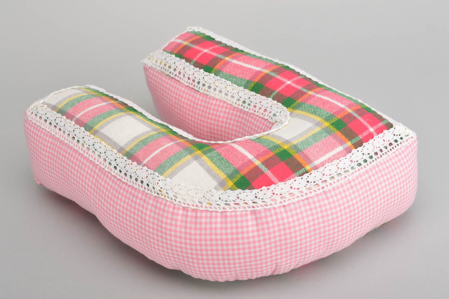 Lustiges weiches rosafarbiges handgemachter Buchstaben Kissen aus Baumwolle U foto 4