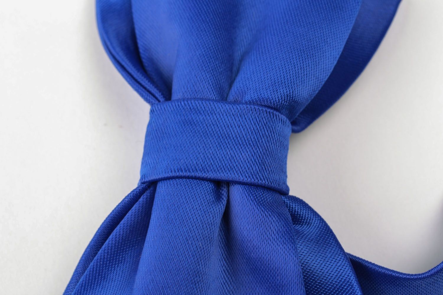 Синий галстук-бабочка из атласа  фото 5