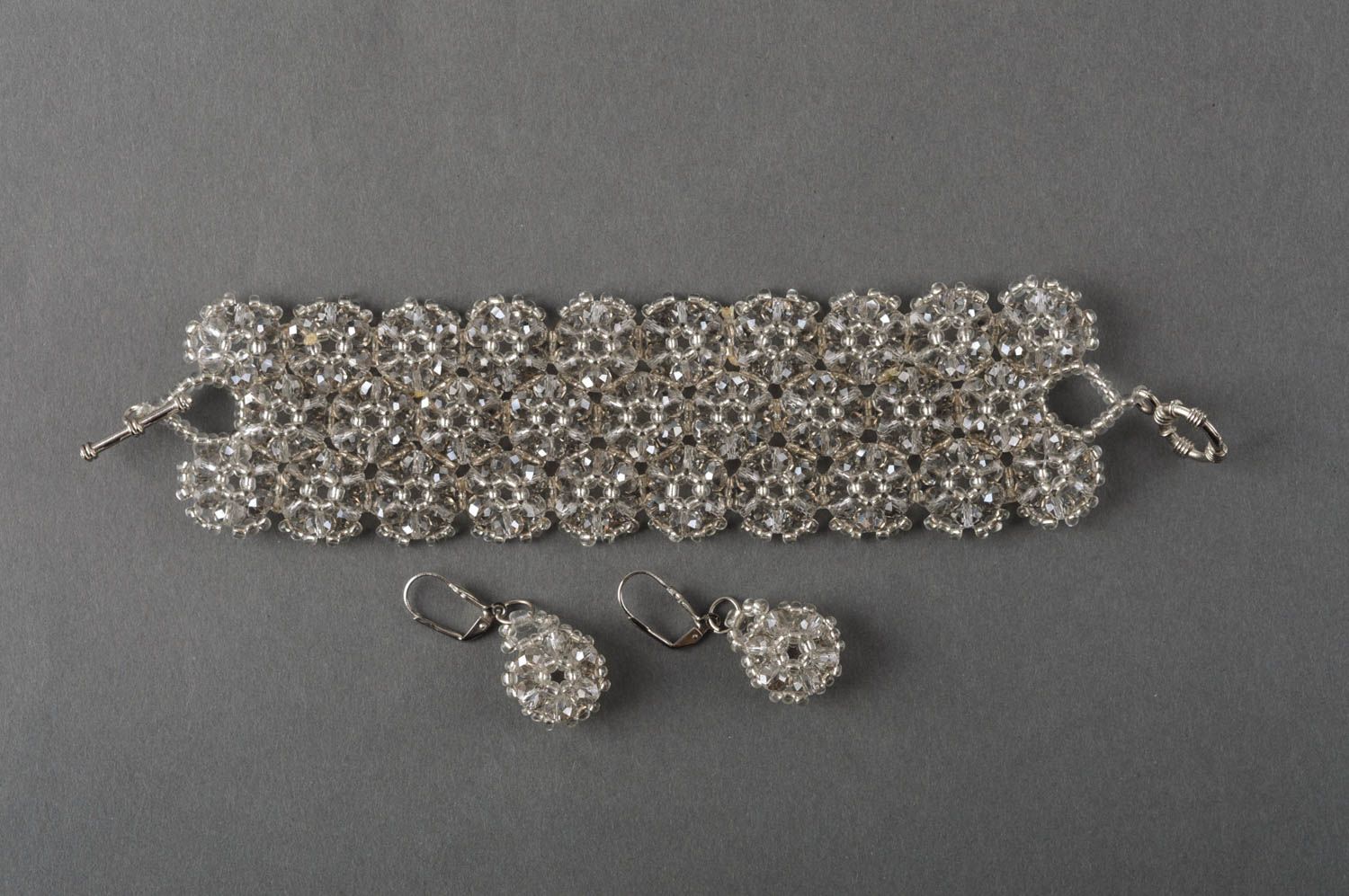 Комплект украшений ручной работы широкий браслет красивые серьги из кристаллов фото 5