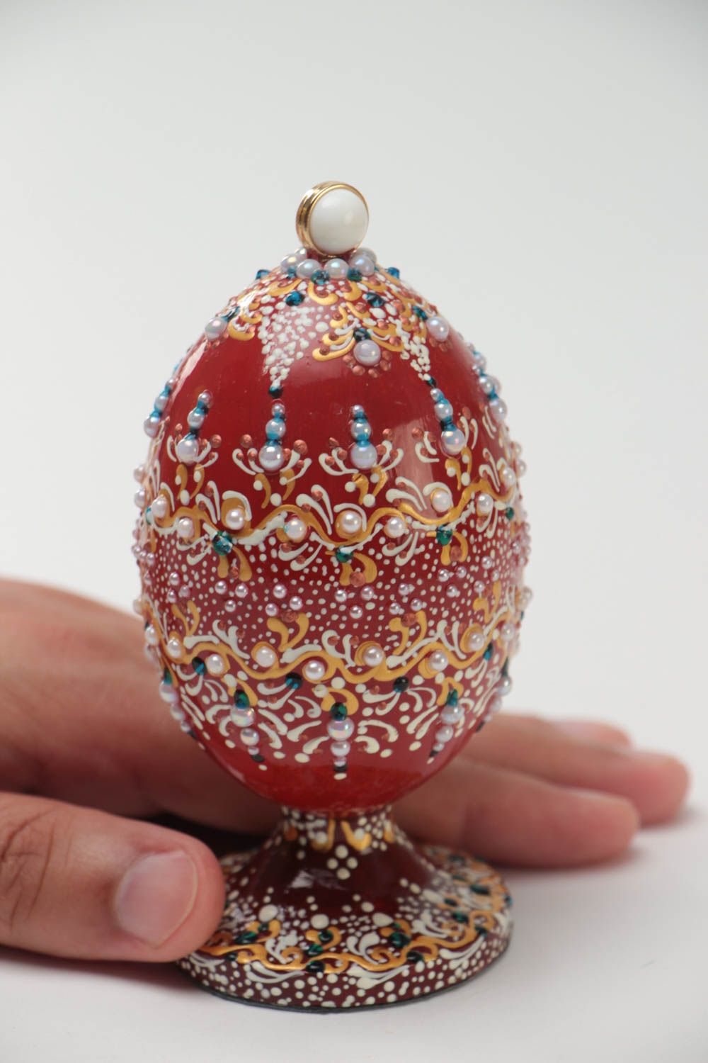 Huevo de madera pintado en soporte decorado con abalorios artesanal foto 5