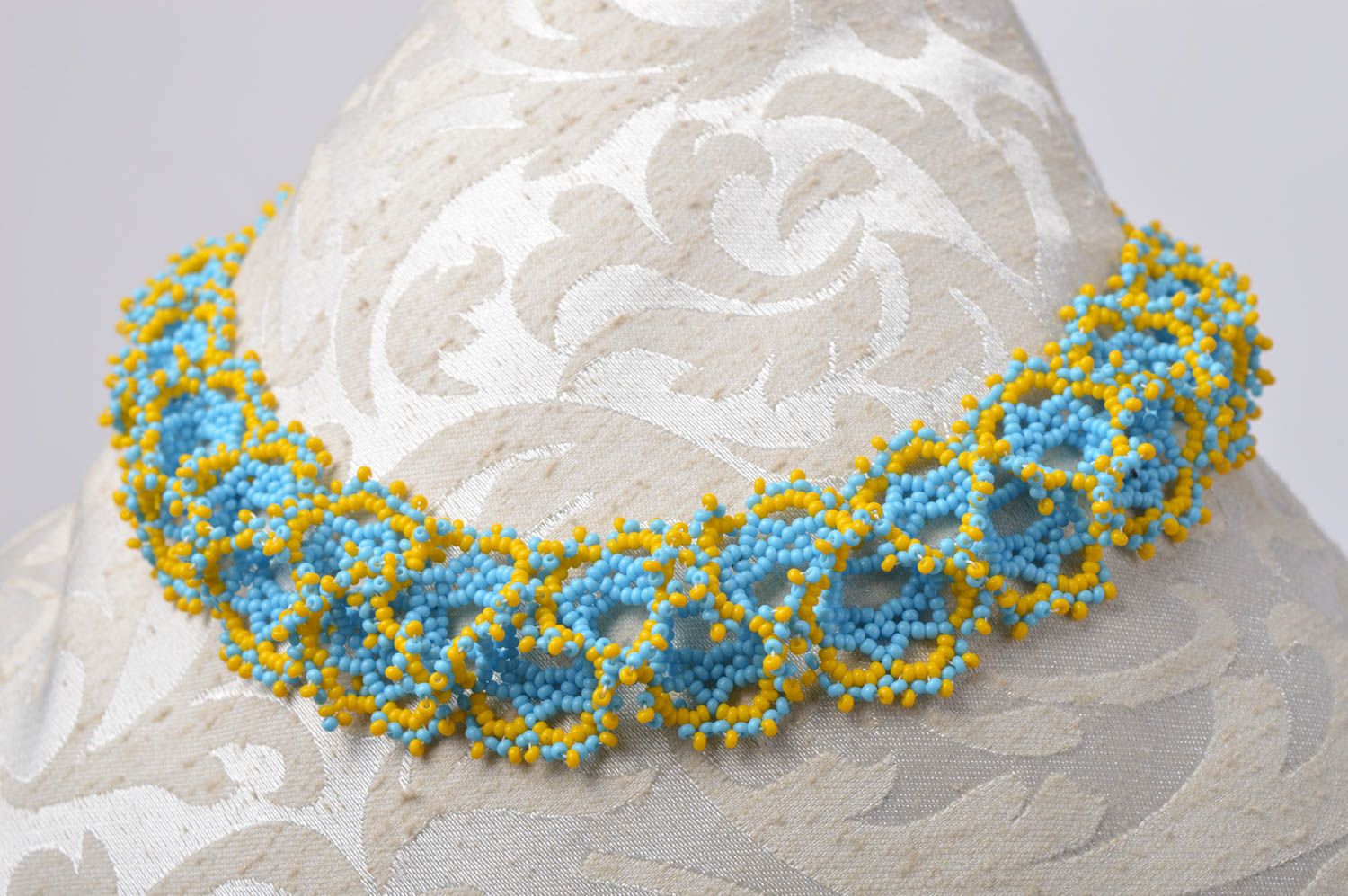 Колье из бисера украшение ручной работы ожерелье из бисера желто-голубое фото 2