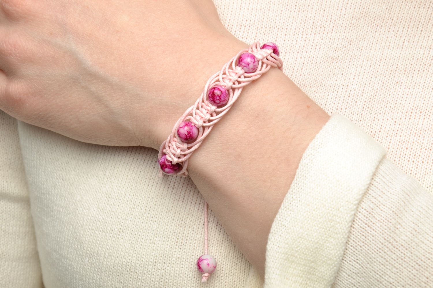Bracelet en perles en plastique roses et cordelette tressée à la main pour femme photo 5