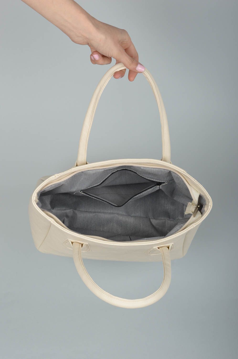 Ausgefallene Tasche handgemachte Damen Tasche schöne beige Tasche aus Kunstleder foto 4