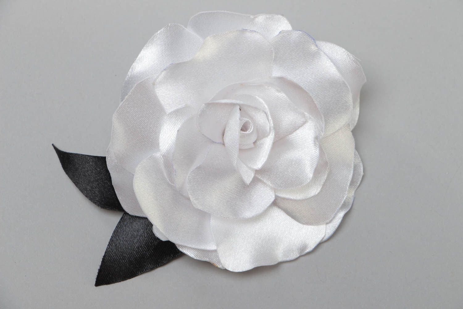 Handmade hair clip with volume white satin rose flower with black leaves photo 2