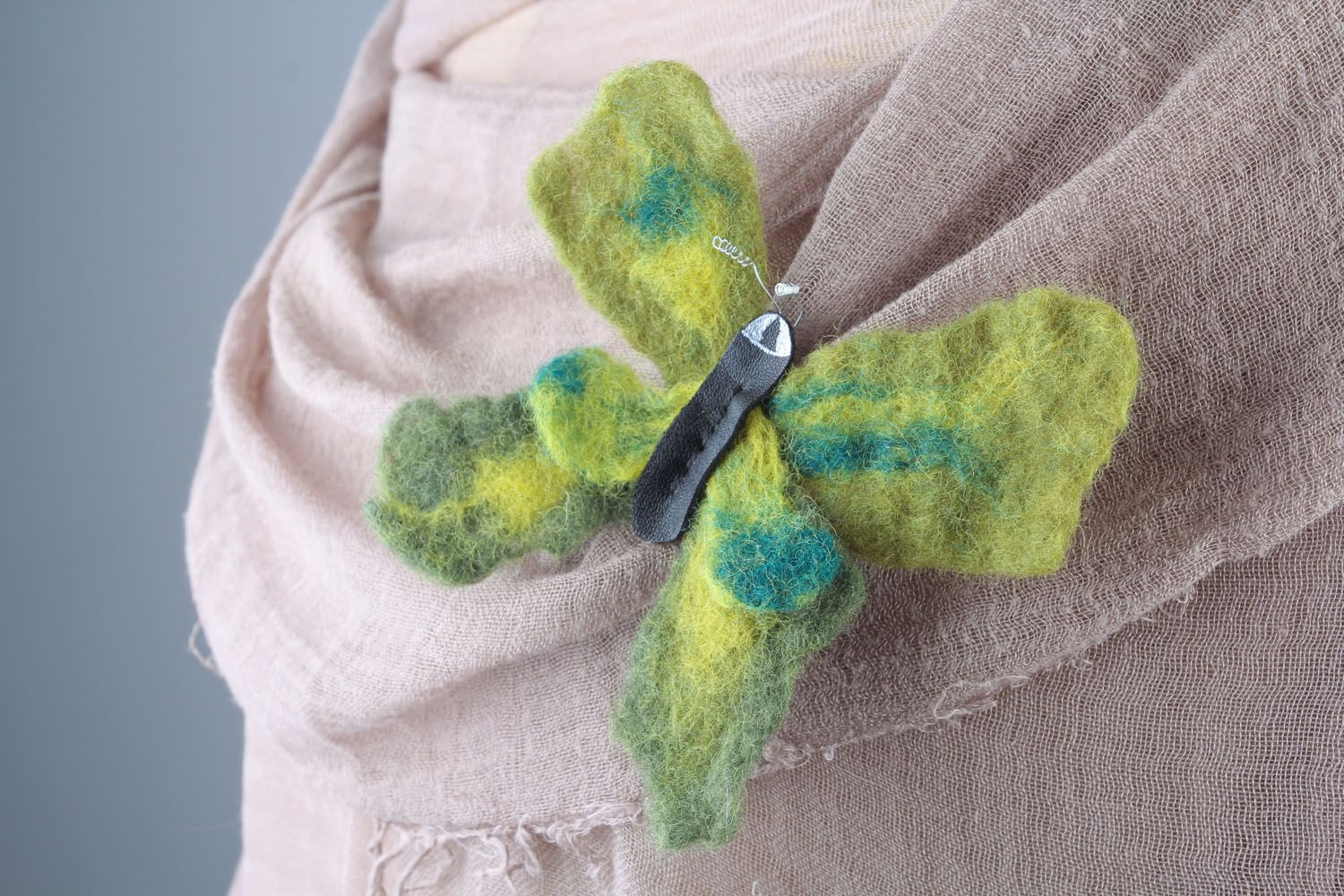 Broche en laine feutrée Papillon faite main photo 5