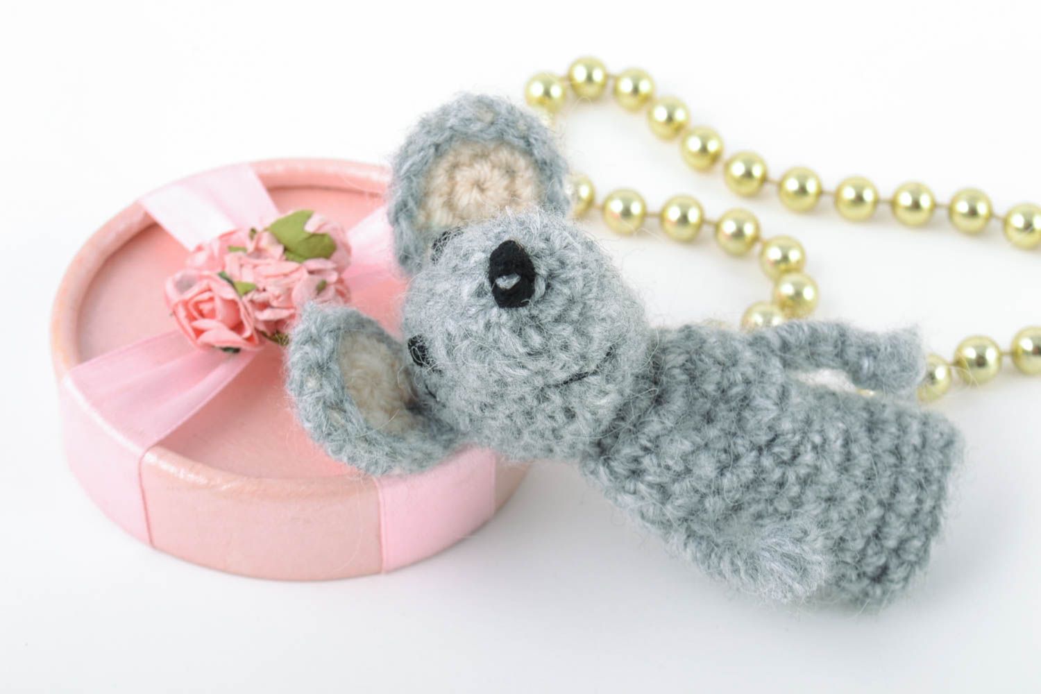 Kleine graue Textil Fingerpuppe Maus aus Baumwolle und Wolle gehäkelt handmade foto 1