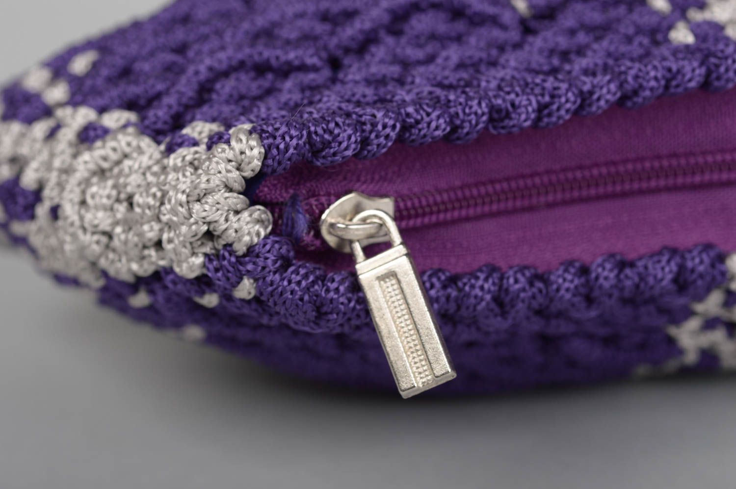 Фиолетовая косметичка ручной работы сумка для косметики необычный подарок фото 3