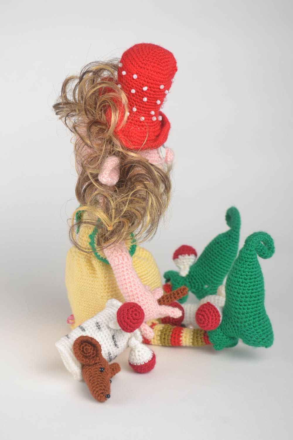 Jouet tricoté Peluche faite main Cadeau enfant original forme de fille-troll photo 2