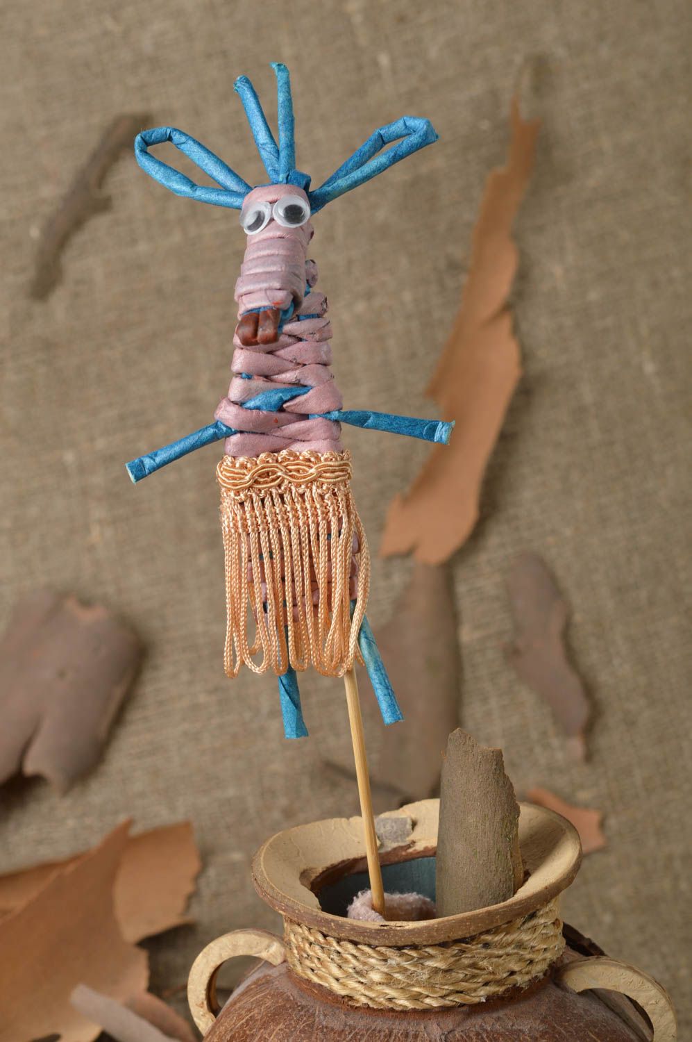 Игрушка ручной работы изделие из бумажных трубочек украшение для интерьера коза фото 1